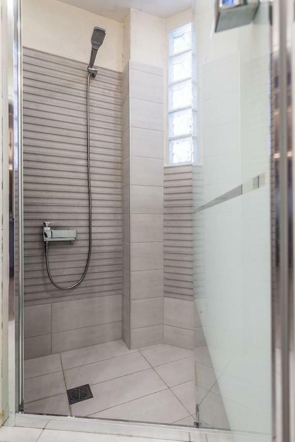 Apartamento Renovated Loft At The Center Of Monastiraki Atenas Exterior foto