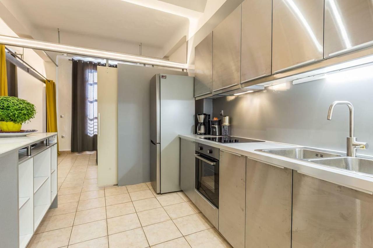 Apartamento Renovated Loft At The Center Of Monastiraki Atenas Exterior foto